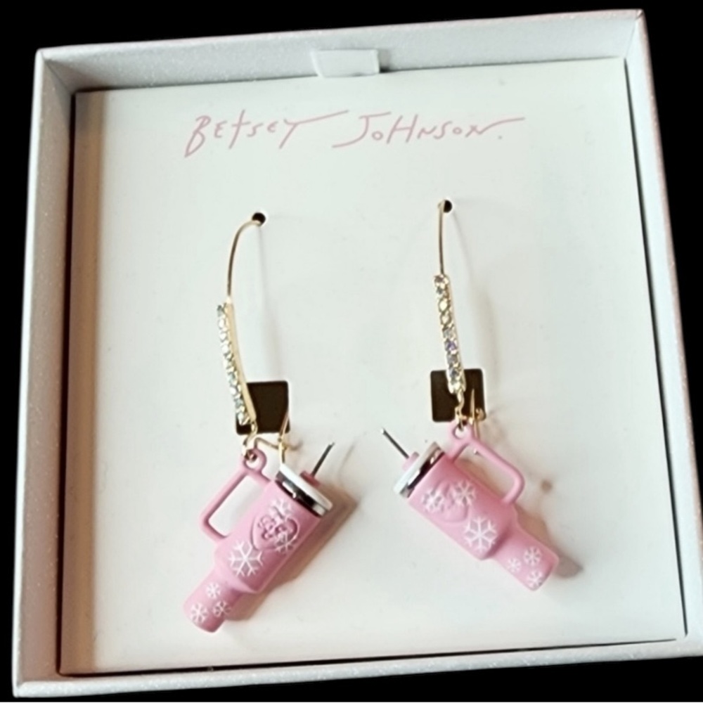 BETSEY JOHNSON Christmas Holiday Pink & White Snowflake Stanley Cup Earrings NWT - Picture 10 of 13